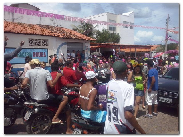 Bloco “Vai Quem Quer” arrasta multidão em Inhuma  - Imagem 37