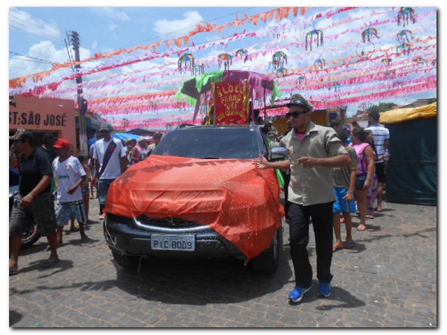 Bloco “Vai Quem Quer” arrasta multidão em Inhuma  - Imagem 1