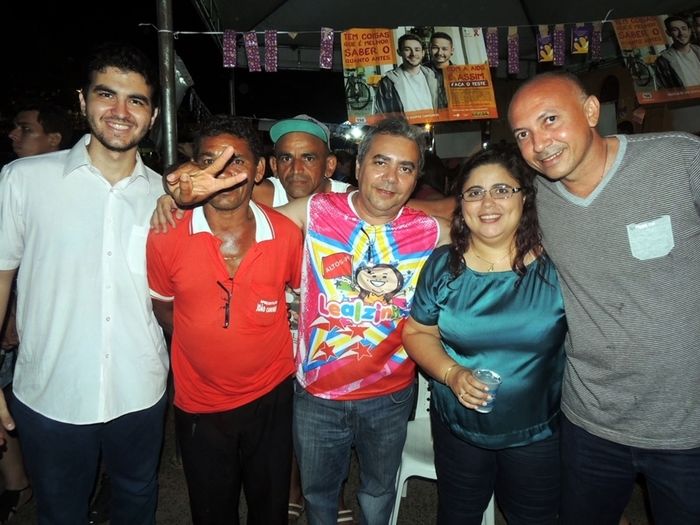 Corso e shows musicais levam milhares de pessoas às ruas de Altos - Imagem 1