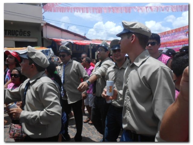 Bloco “Vai Quem Quer” arrasta multidão em Inhuma  - Imagem 3