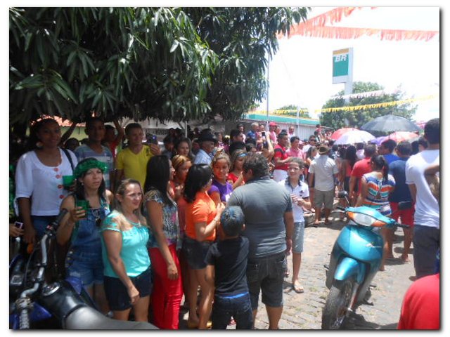 Bloco “Vai Quem Quer” arrasta multidão em Inhuma  - Imagem 8