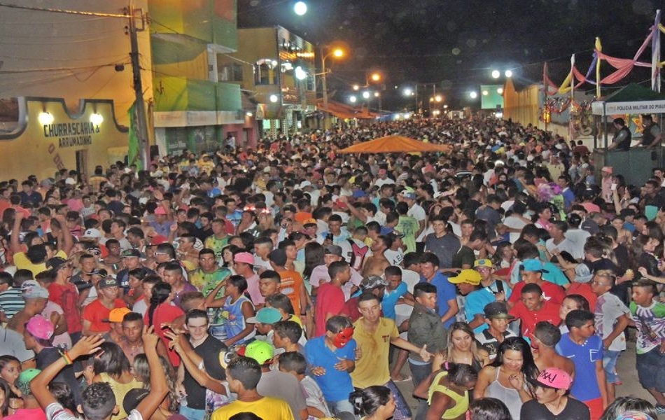Quase 10 Mil pessoas estavam no corrador da folia da 2ª noite de carnaval