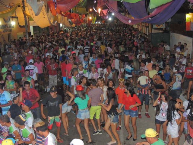 Público surpreende na primeira noite de Carnaval de Pedro II - Imagem 26