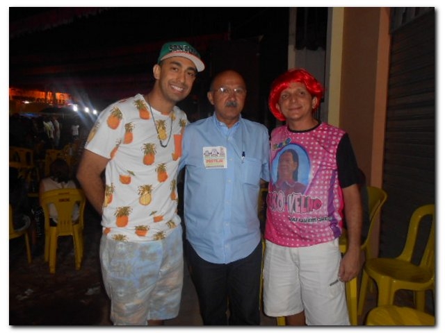 Terceira noite de Carnaval em Inhuma atrai muitos foliões - Imagem 23