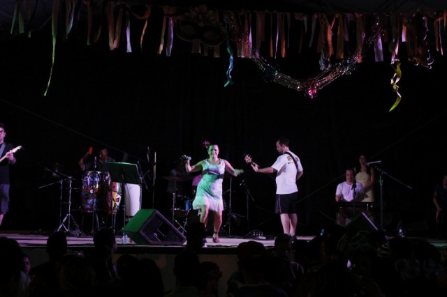 Blocos de rua animam segundo dia de carnaval em Miguel Alves - Imagem 24