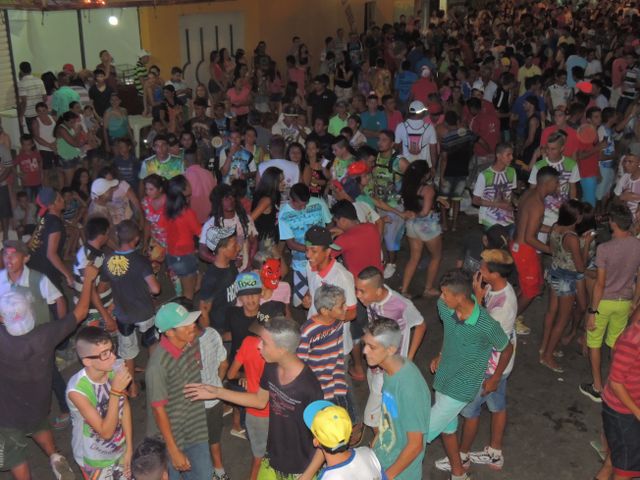 Público surpreende na primeira noite de Carnaval de Pedro II - Imagem 25
