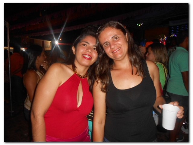 Terceira noite de Carnaval em Inhuma atrai muitos foliões - Imagem 22