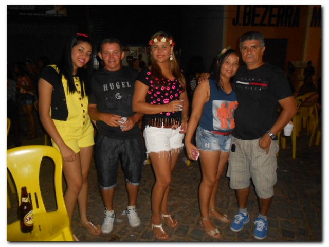 Terceira noite de Carnaval em Inhuma atrai muitos foliões - Imagem 29