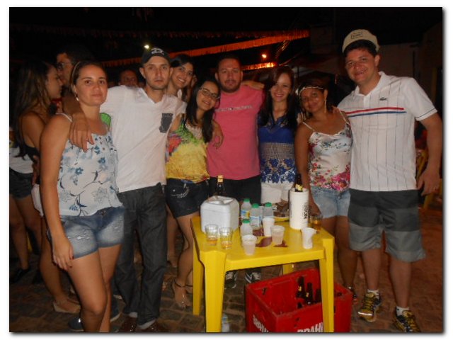 Terceira noite de Carnaval em Inhuma atrai muitos foliões - Imagem 31