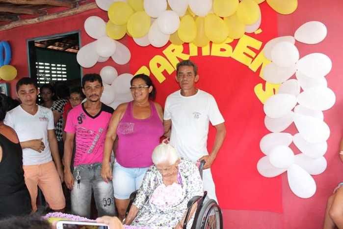Senhora completa 100 anos e recebe homenagem surpresa família em São João do Arraial - Imagem 14