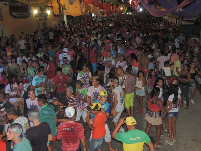 Público surpreende na primeira noite de Carnaval de Pedro II - Imagem 28