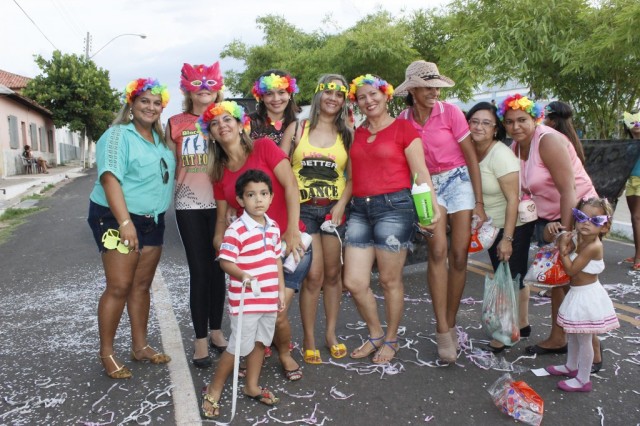 Blocos de rua animam segundo dia de carnaval em Miguel Alves - Imagem 3