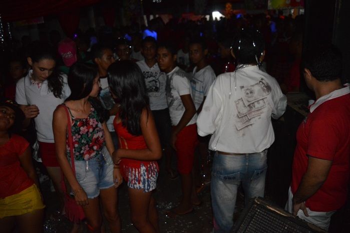 Sucesso no IV Baile Vermelho e Branco - Imagem 20