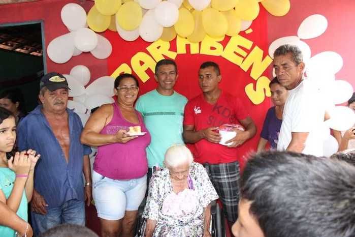 Senhora completa 100 anos e recebe homenagem surpresa família em São João do Arraial - Imagem 12
