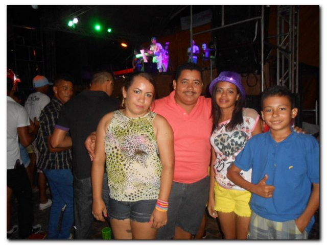 Terceira noite de Carnaval em Inhuma atrai muitos foliões - Imagem 11