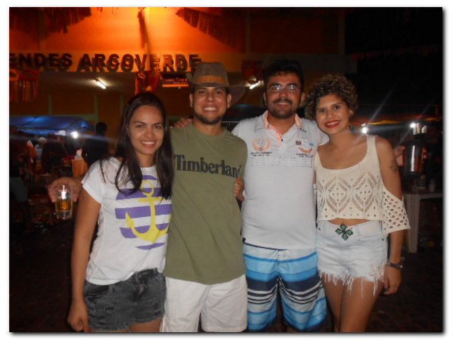 Terceira noite de Carnaval em Inhuma atrai muitos foliões - Imagem 30