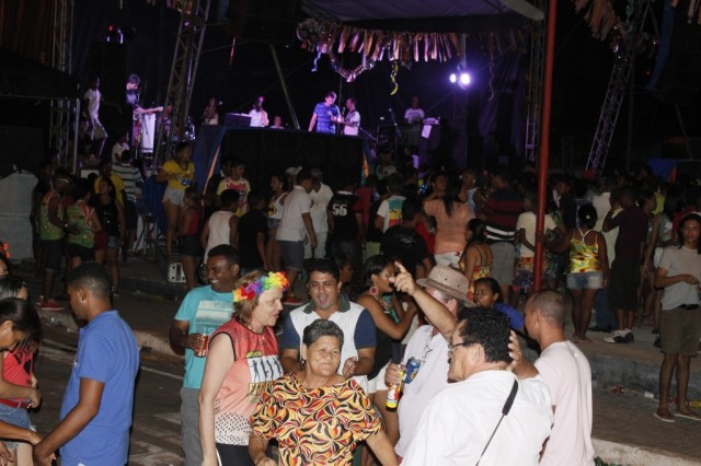 Blocos de rua animam segundo dia de carnaval em Miguel Alves - Imagem 23