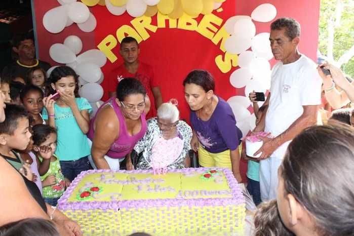 Senhora completa 100 anos e recebe homenagem surpresa família em São João do Arraial - Imagem 9