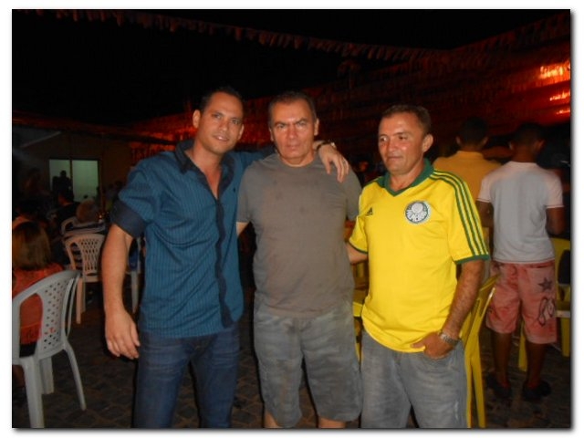 Terceira noite de Carnaval em Inhuma atrai muitos foliões - Imagem 12