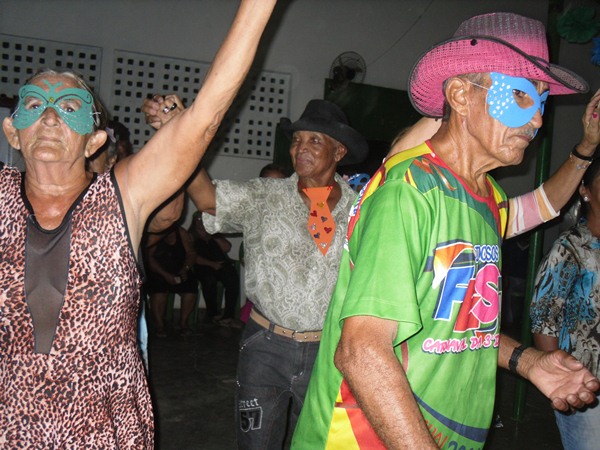 Idosos de Pimenteiras ganham baile de carnaval  - Imagem 19