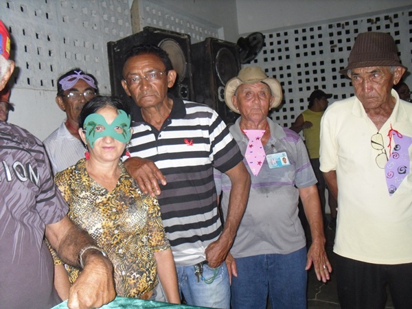 Idosos de Pimenteiras ganham baile de carnaval  - Imagem 13