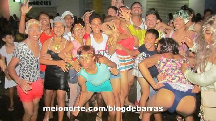 Alegria e descontração no tradicional 'Bloco dos Sujos' - Imagem 10