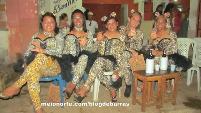 Alegria e descontração no tradicional 'Bloco dos Sujos' - Imagem 73