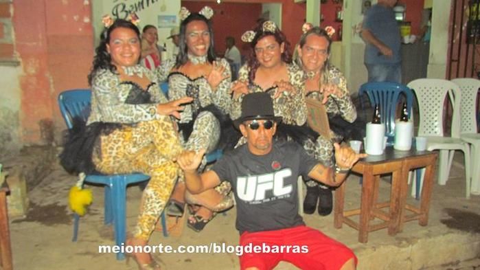 Alegria e descontração no tradicional 'Bloco dos Sujos' - Imagem 75