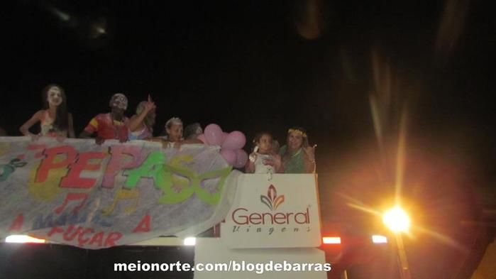 Alegria e descontração no tradicional 'Bloco dos Sujos' - Imagem 6