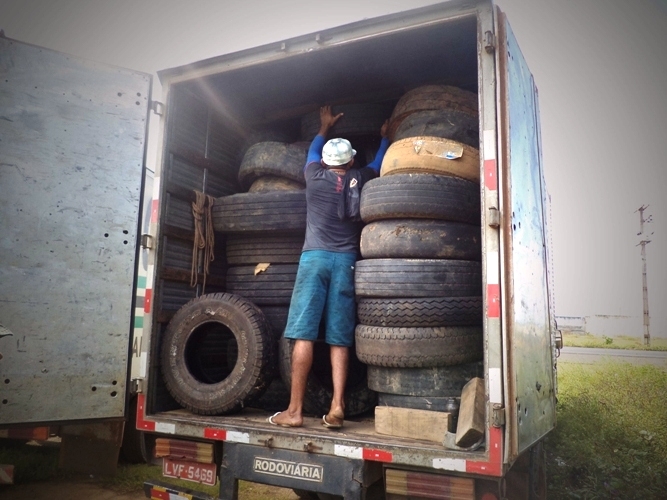 Secretaria de Saúde coleta pneus para combater a Dengue em Campo Maior - Imagem 2