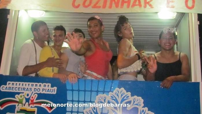 Alegria e descontração no tradicional 'Bloco dos Sujos' - Imagem 34