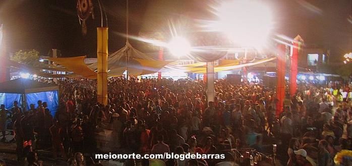 Alegria e descontração no tradicional 'Bloco dos Sujos' - Imagem 86