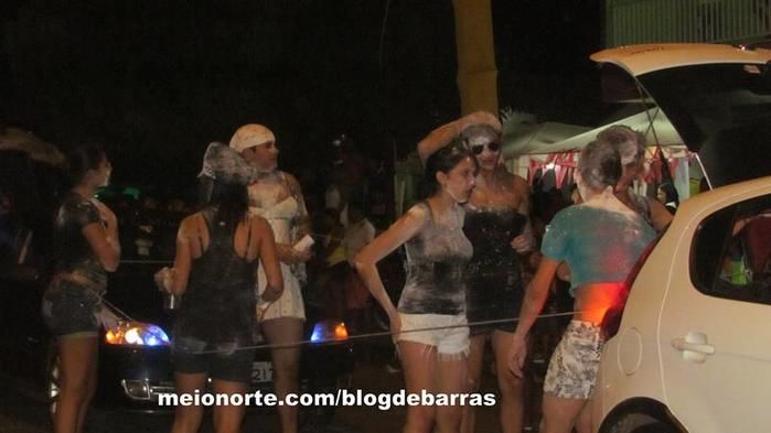 Alegria e descontração no tradicional 'Bloco dos Sujos' - Imagem 48