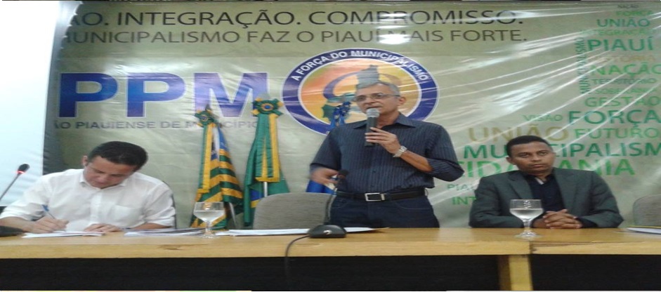 Prefeito Agamenon Franco busca parceria com governo do estado