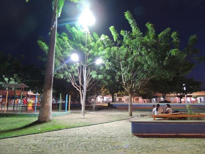 Prefeitura Municipal melhora a iluminação da praça de eventos - Imagem 1