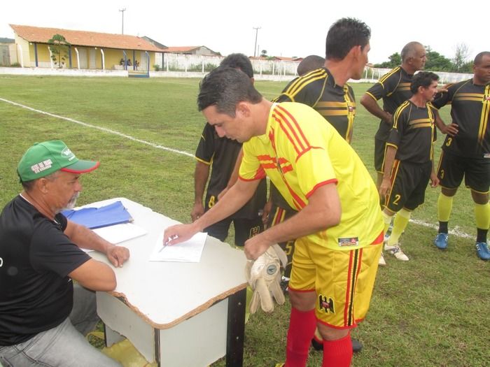 Demerval Lobão vence o time de Curralinhos na abertura do Campeonato dos quarentões em Agricolândia - Imagem 8