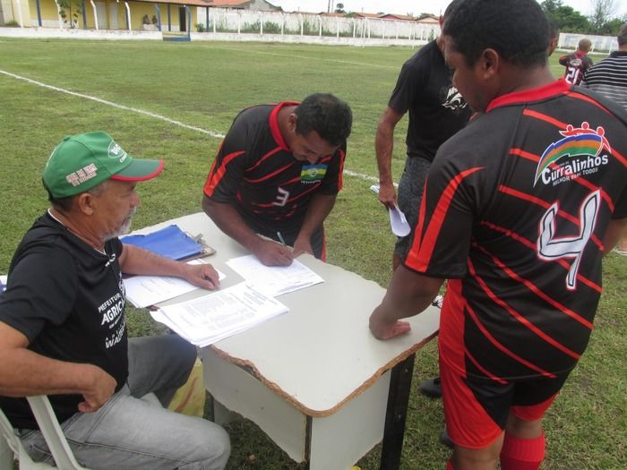 Demerval Lobão vence o time de Curralinhos na abertura do Campeonato dos quarentões em Agricolândia - Imagem 5