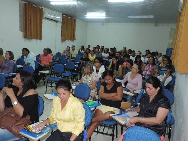  Primeira-dama Edneida Fortes participou de palestra contra exploração do trabalho infantil   - Imagem 14
