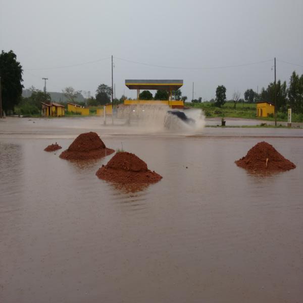 Fortes chuvas alagam trecho da BR-316 próximo a Elesbão Veloso e dificulta trânsito  - Imagem 5