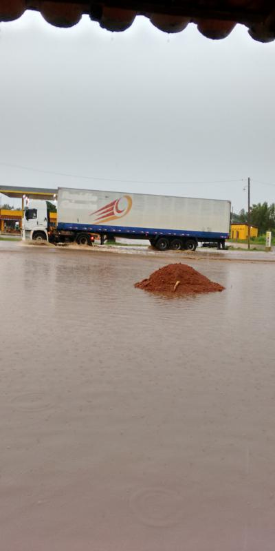 Fortes chuvas alagam trecho da BR-316 próximo a Elesbão Veloso e dificulta trânsito  - Imagem 9