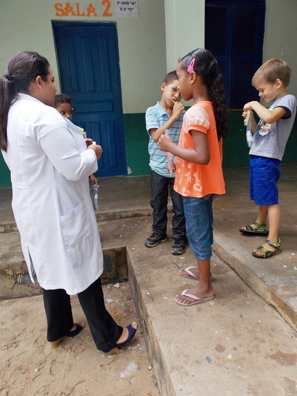 Secretaria de Saúde realiza escovação supervisionada nas Escolas Municipais - Imagem 12