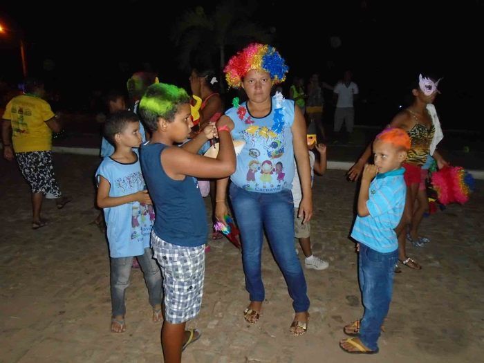 Crianças, adolescentes e idosos do SCFV caem na folia às vésperas do carnaval - Imagem 40