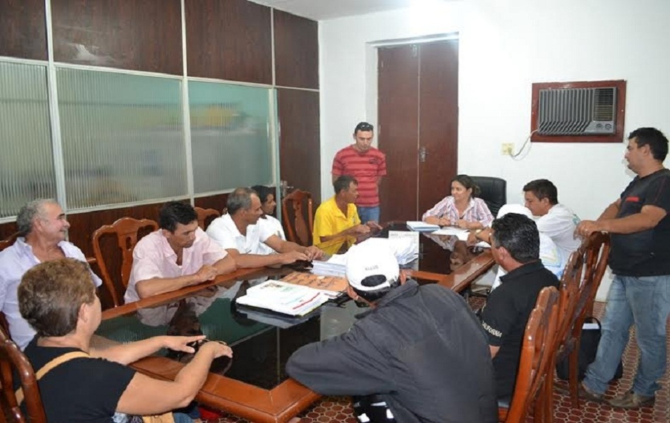 Prefeita encontra-se com assentados e recebe novas reivindicações