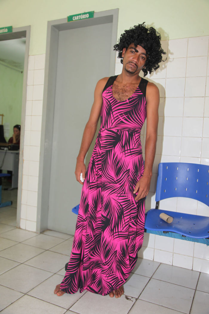 Assaltante é preso escondido debaixo de cama e vestido de mulher - Imagem 2