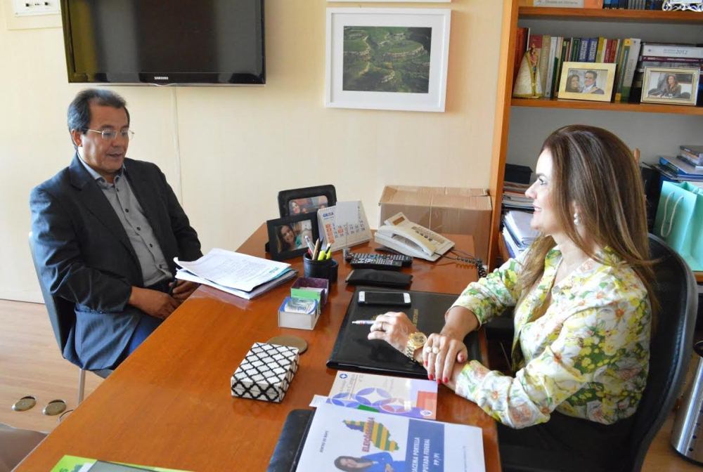 Prefeito Jonas Moura vai a Brasília em busca recursos para o município de Água Branca