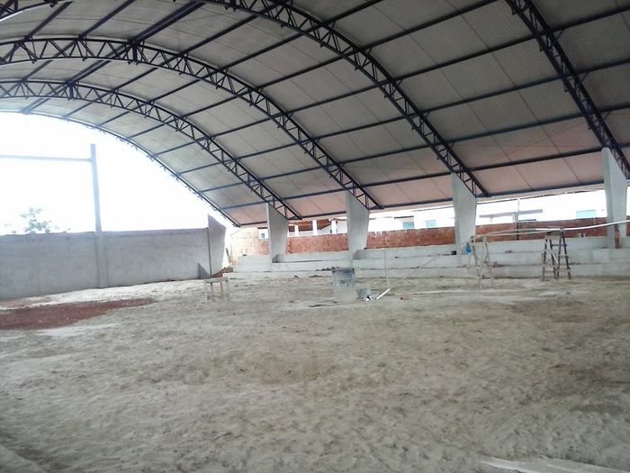 Adiantada a construção da quadra poliesportiva coberta na Unidade Escolar Odete Ferreira Nunes. - Imagem 2