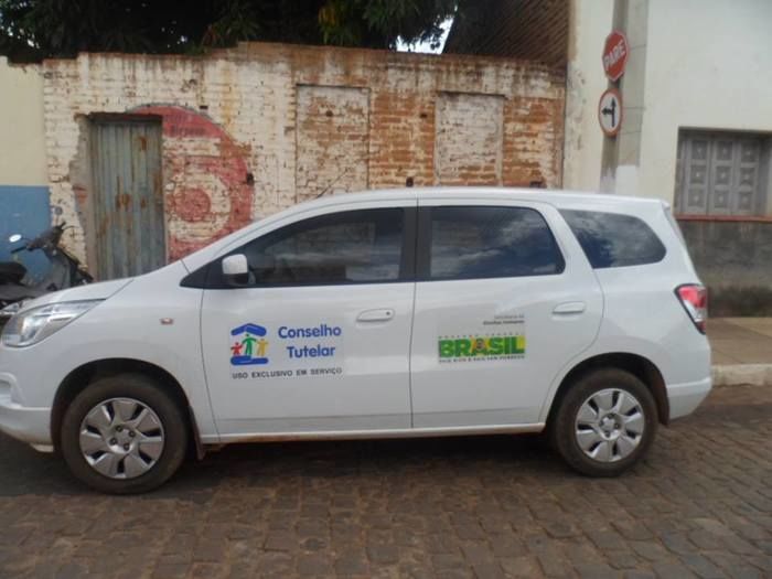 Prefeito entrega veículo para Conselho Tutelar de Valença do PI - Imagem 2