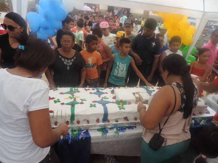 Prefeito faz corte do bolo de 21 anos da cidade - Imagem 17