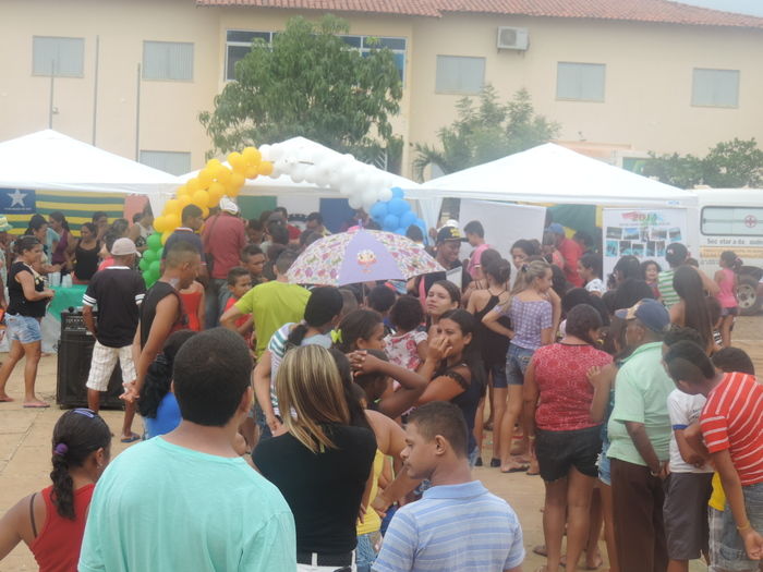 Prefeito faz corte do bolo de 21 anos da cidade - Imagem 8