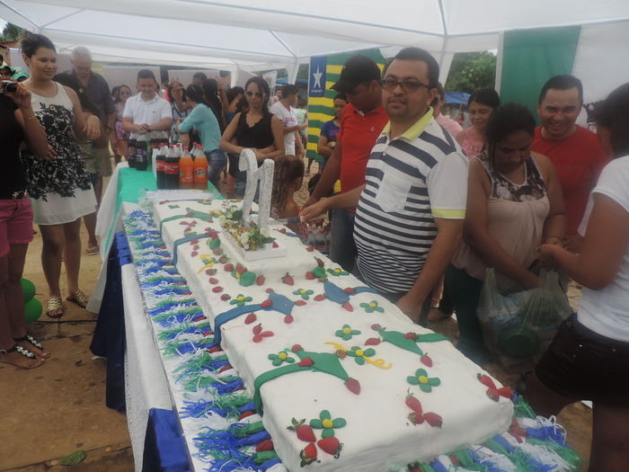 Prefeito faz corte do bolo de 21 anos da cidade - Imagem 4